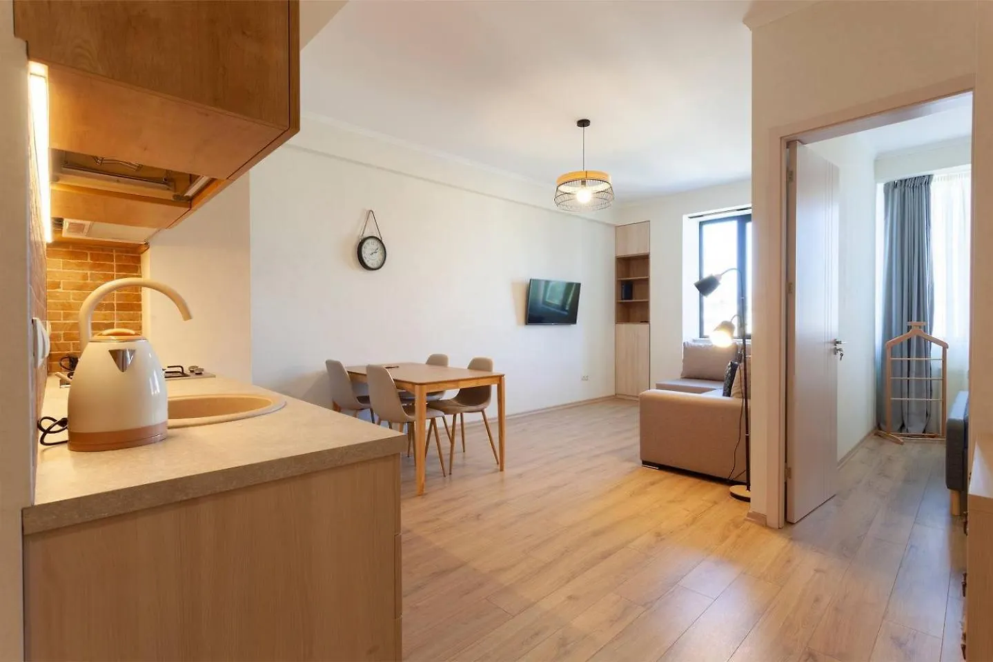 Kontakte von Wehost Apartment On Chiaureli Str.